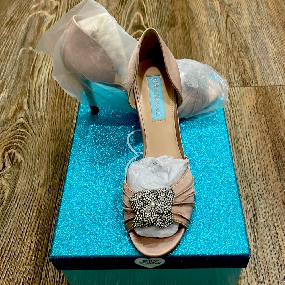 Betsey Johnson must sell!